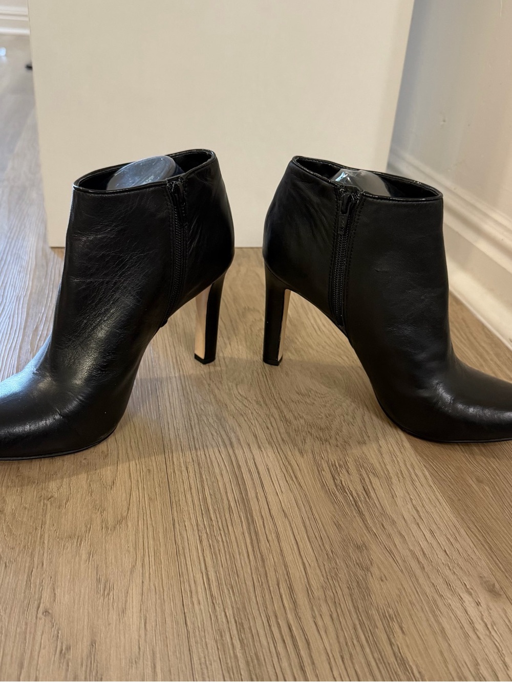 ANTONIO MELANI Nice Black Leather Stiletto Ankle Booties Suoer Comfy Size 9 M